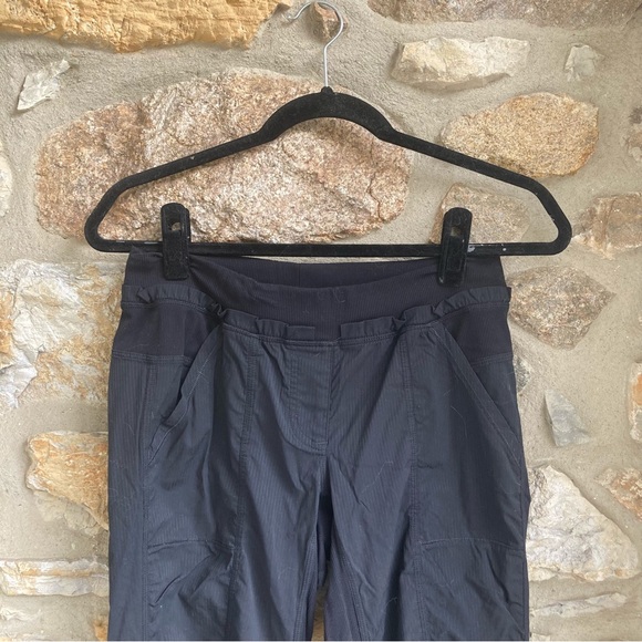 Lululemon Athletica Stripe Ruffle Jogger Pant Womens 6 Black - Picture 3 of 11